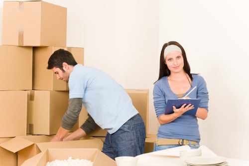 Professional packing support for fragile items before a home move